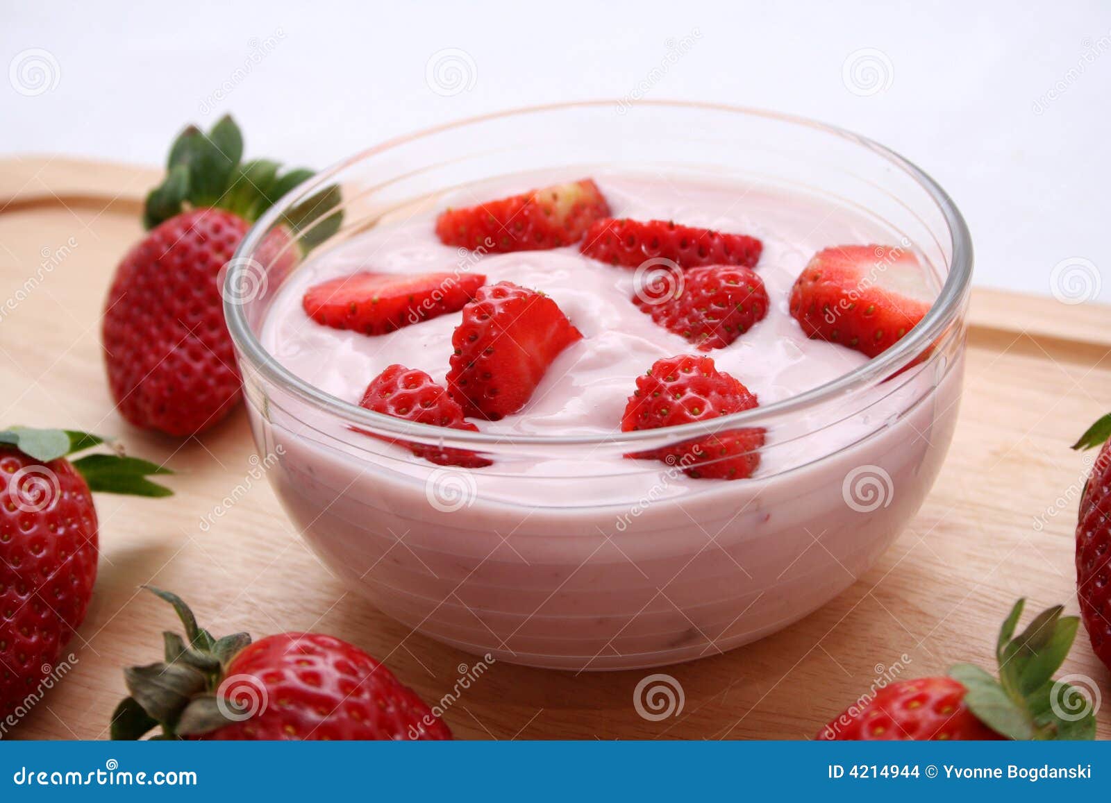 Joghurt Und Erdbeeren Stockbilder - Bild: 4214944