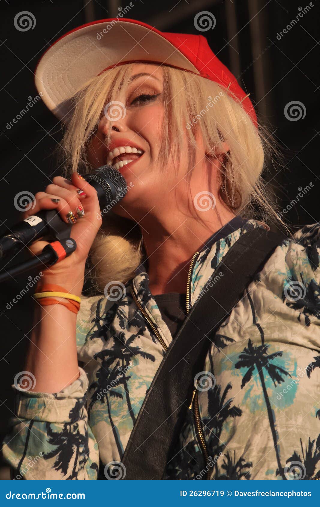 <b>Katie White</b> of The Ting Tings on stage at the Boardmasters Music Festival. - katie-white-ting-tings-26296719