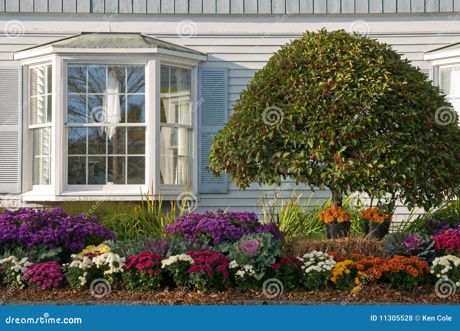 Landscaping Near Bay Window Royalty Free Stock Photos - Image ...