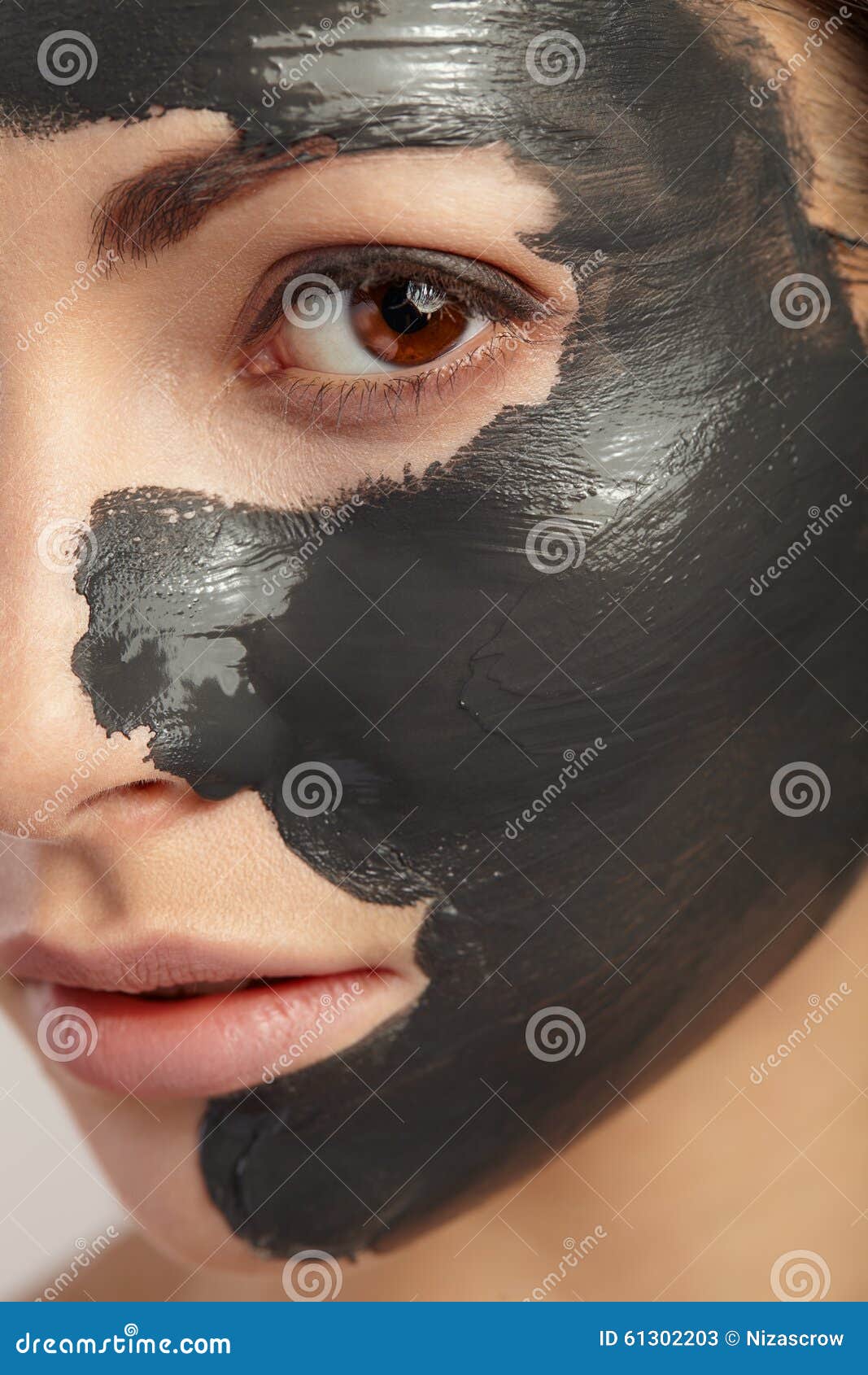Conseillez la crème de beauté avec la peau problématique