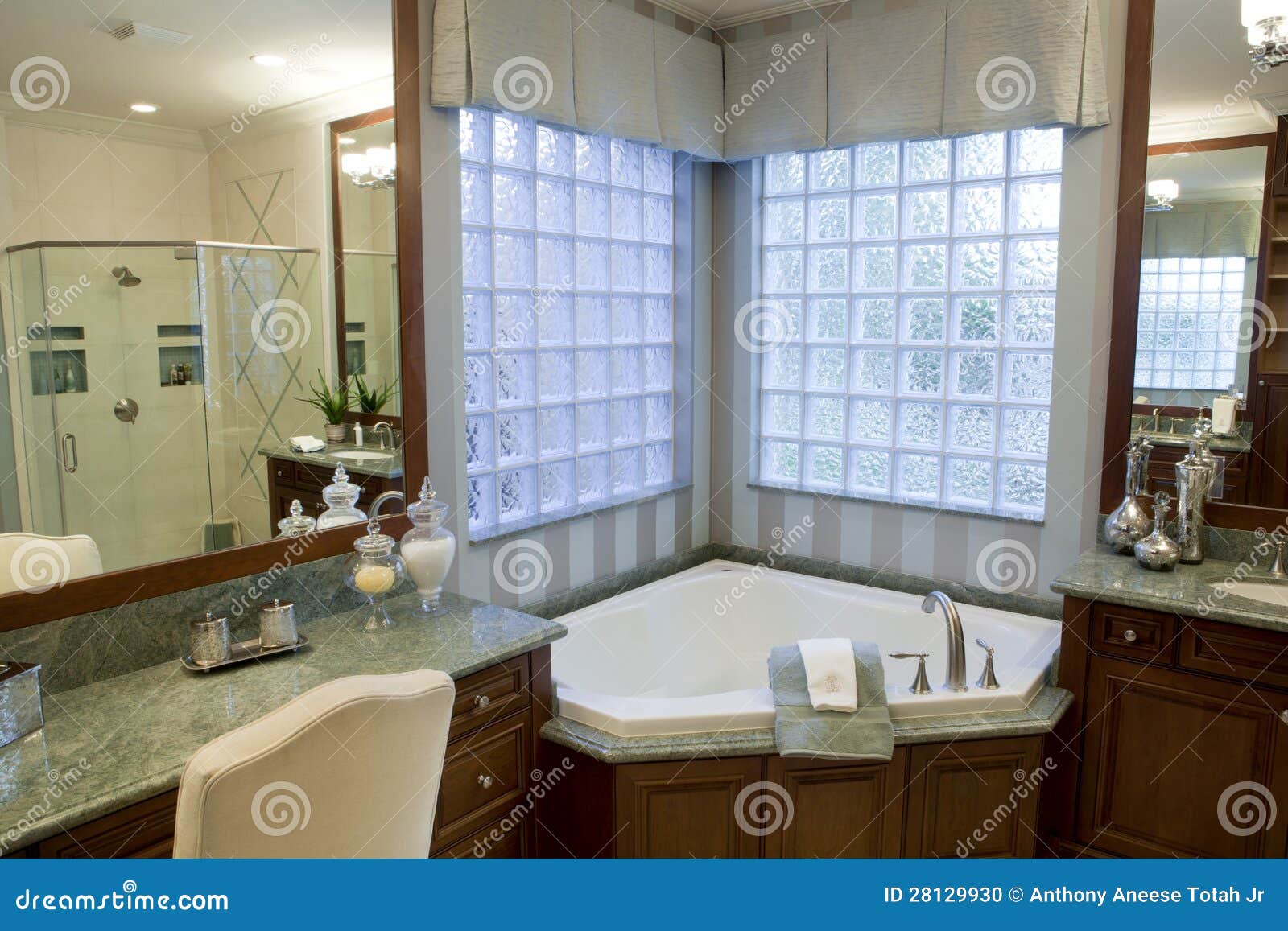 Large Upscale Master Bathroom Stock Photo - Image: 28129930