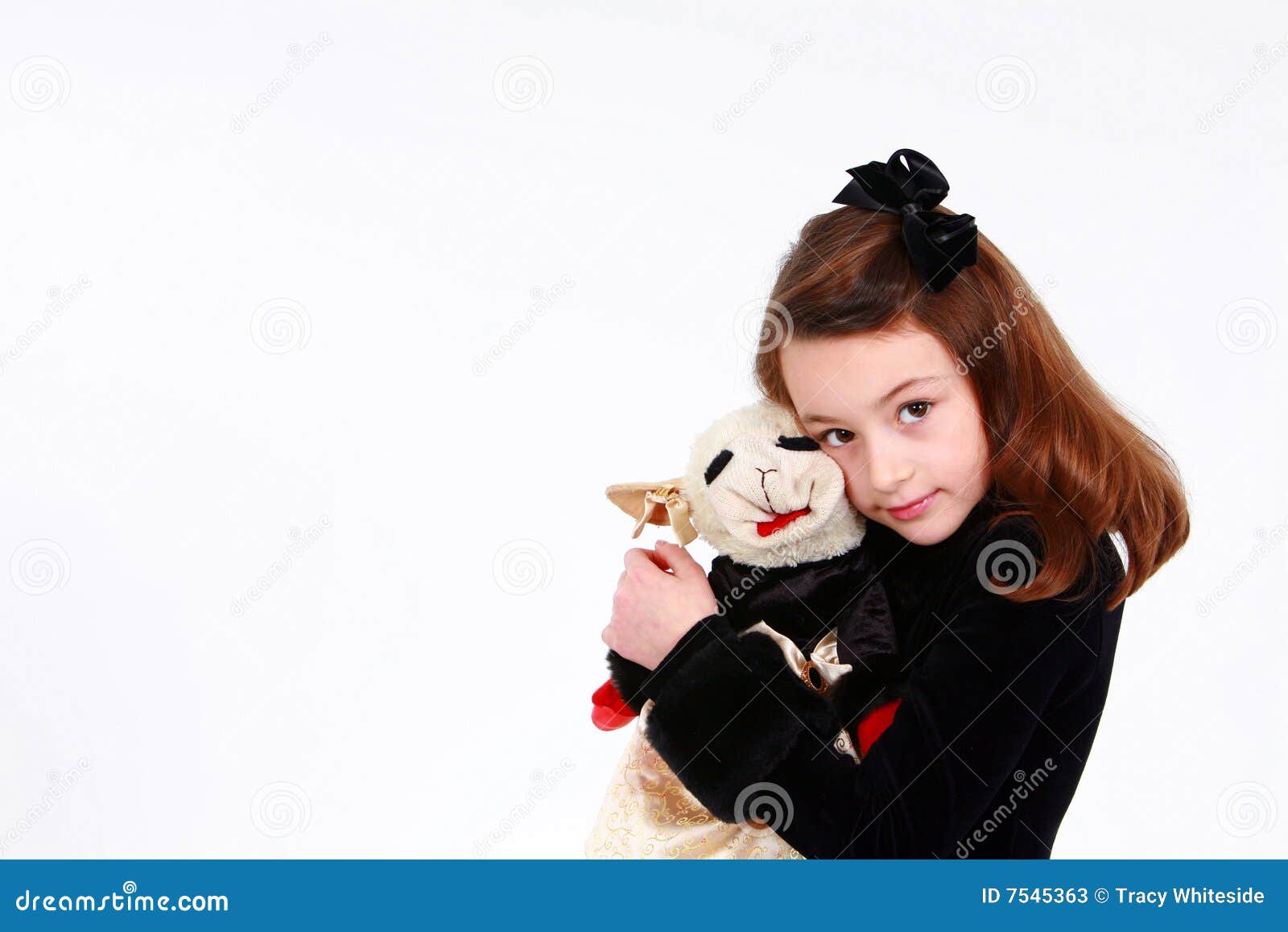 little-girl-stuffed-animal-7545363.jpg
