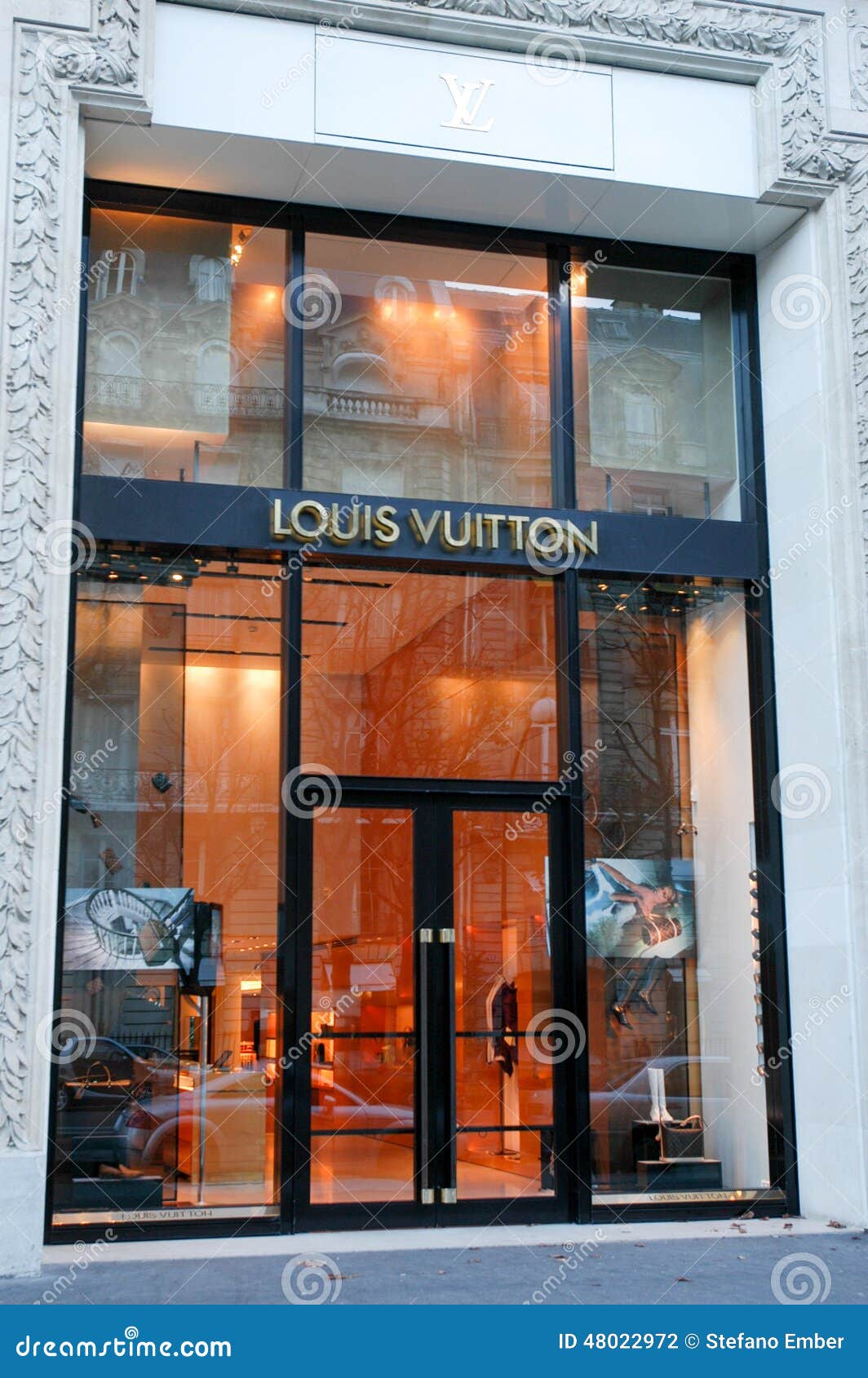 Louis Vuitton&#39;s Clothing Store At Paris On France Editorial Photography - Image: 48022972