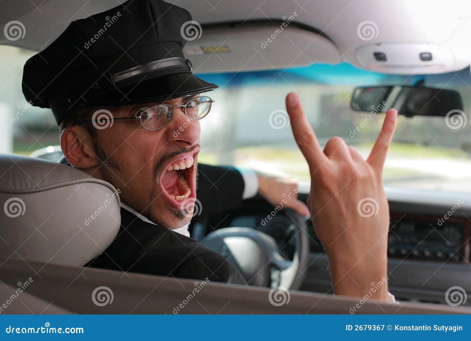 mad-chauffeur-2679367.jpg