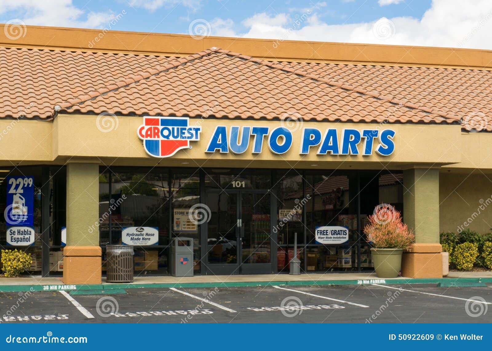 http://thumbs.dreamstime.com/z/magasin-de-pi%C3%A8ces-d-auto-de-carquest-50922609.jpg