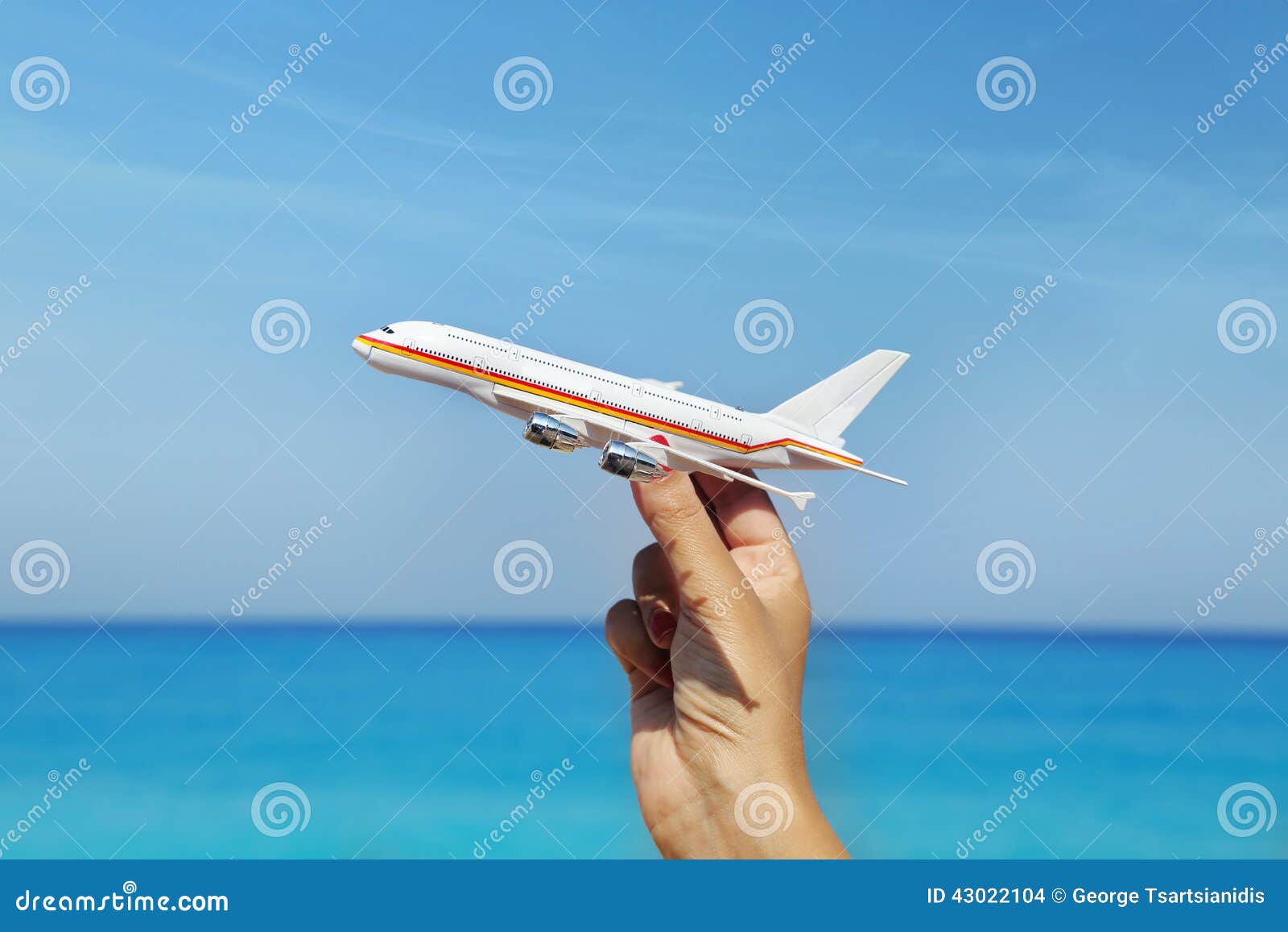 main-jugeant-l-avion-miniature-43022104.jpg