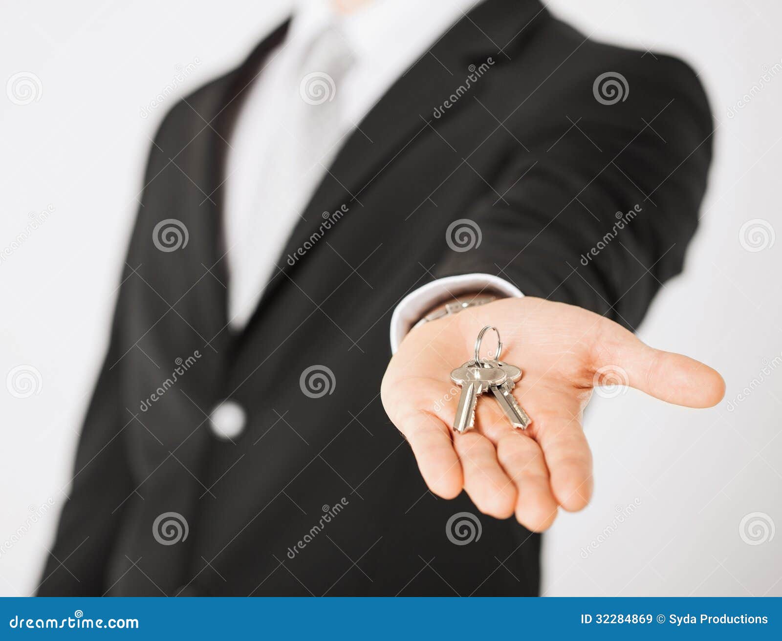 Man Holding House Keys Royalty Free Stock Images - Image: 32284869