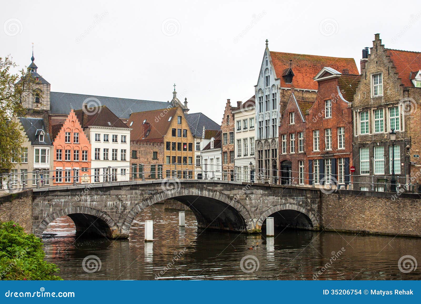 http://thumbs.dreamstime.com/z/medieval-bridge-over-canal-bruges-belgium-35206754.jpg