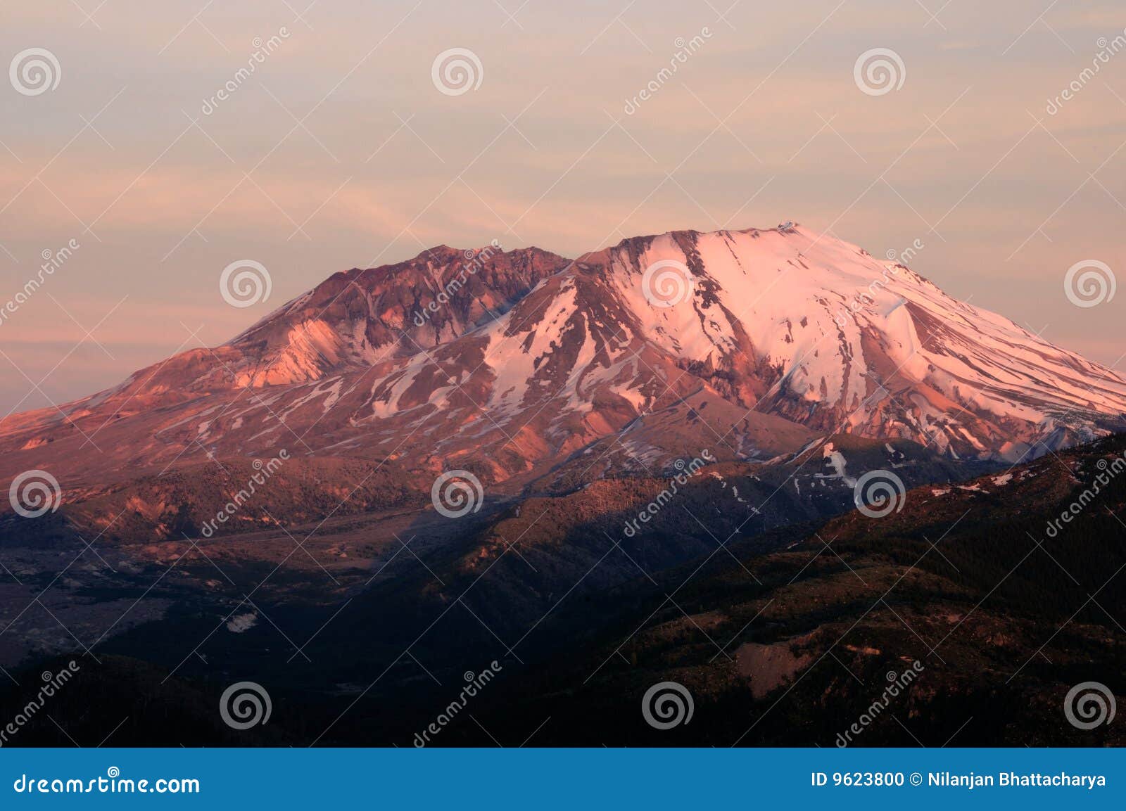 Beautiful Mount St. Helens national volcanic monument in the sunset 