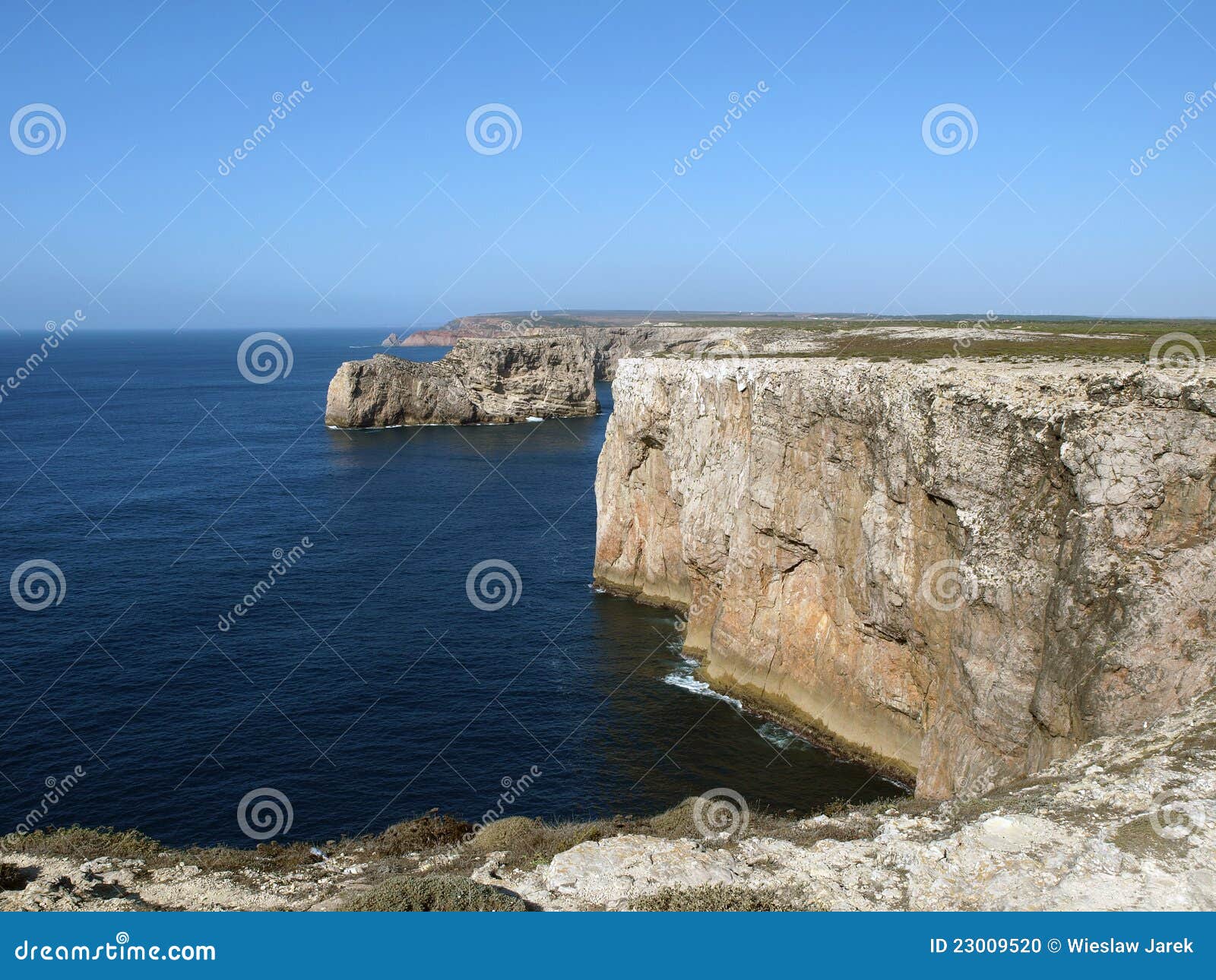  - monumental-cliff-coast-near-cape-st-vincent-23009520