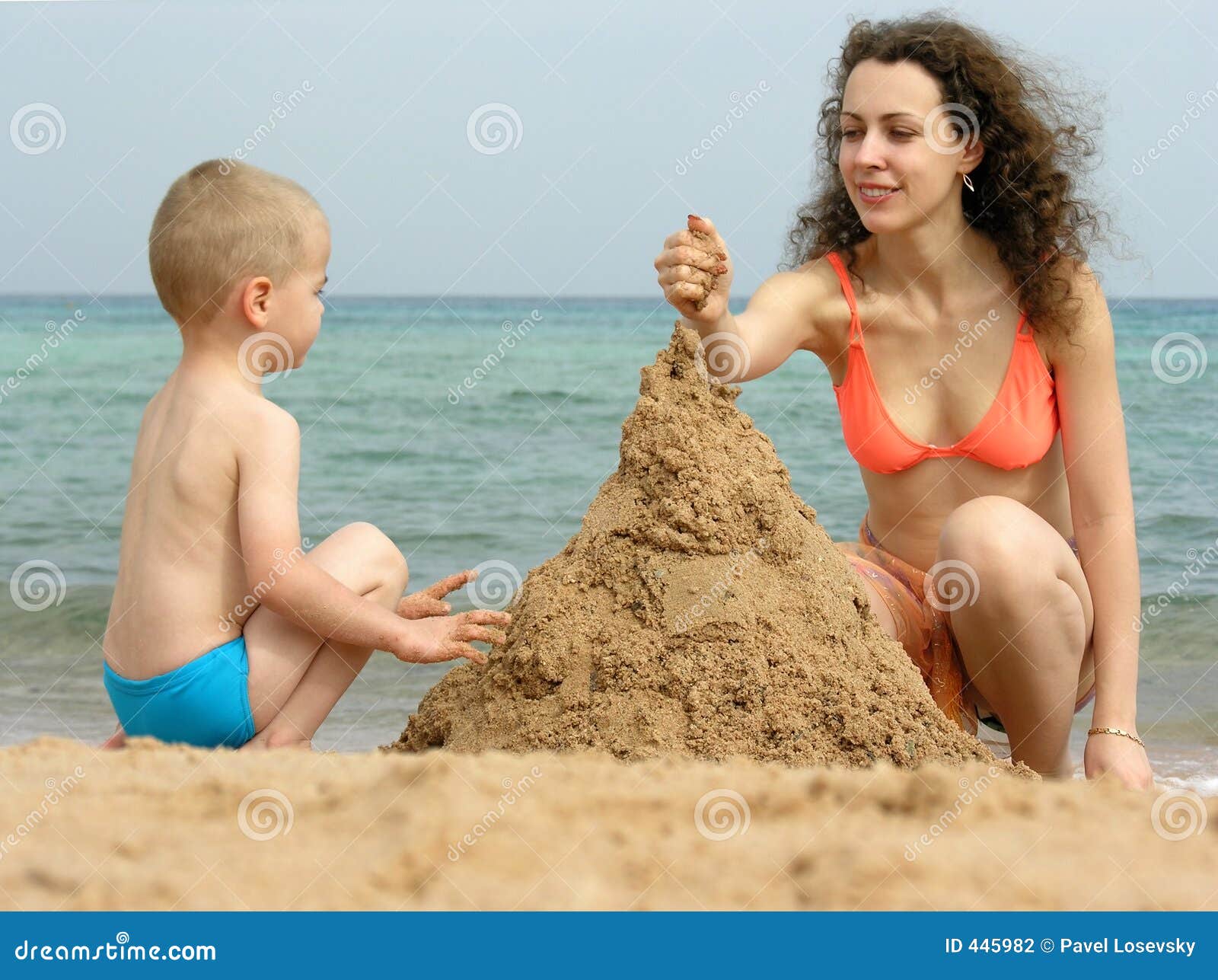 http://thumbs.dreamstime.com/z/mother-son-play-beach-445982.jpg