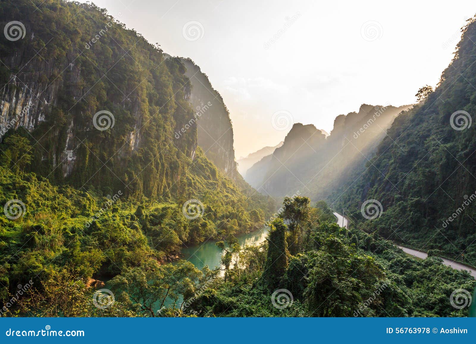 http://thumbs.dreamstime.com/z/mountain-river-quang-binh-province-suoi-moong-vietnam-56763978.jpg