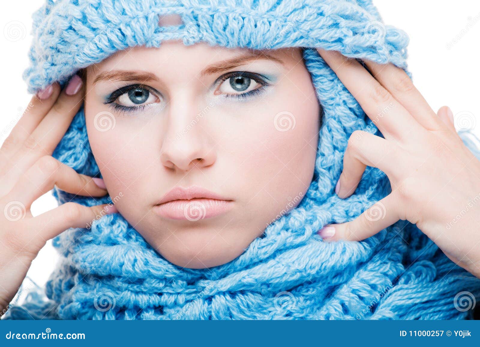 Muchacha en una bufanda azul - muchacha-en-una-bufanda-azul-11000257