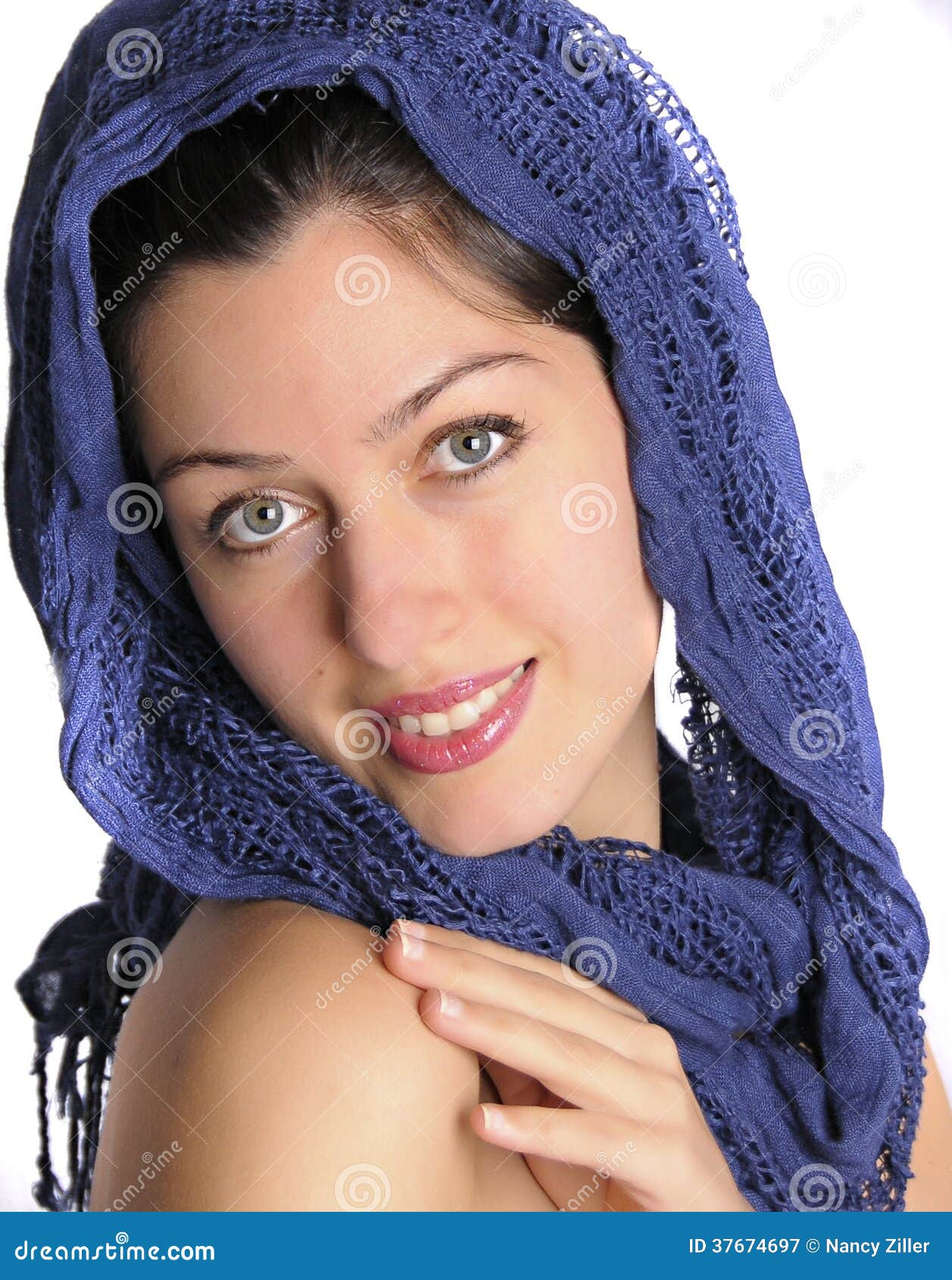 Mujer exótica en bufanda azul - mujer-ex%25C3%25B3tica-en-bufanda-azul-37674697