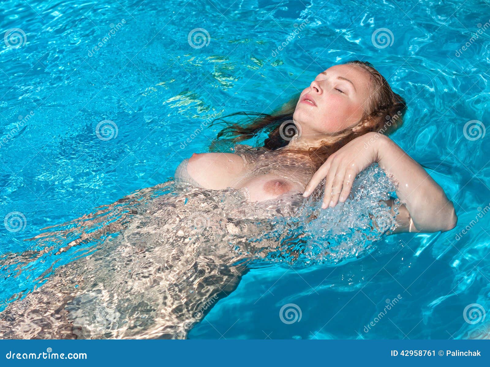 Nude Female Swimming 38