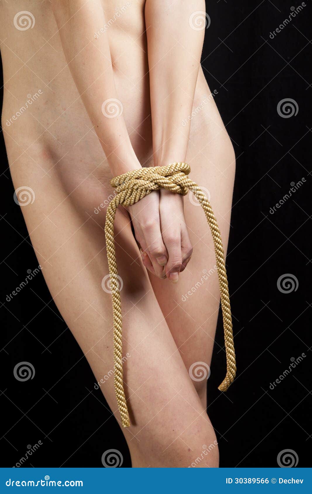 fru spread böjd över naken naken by aunty
