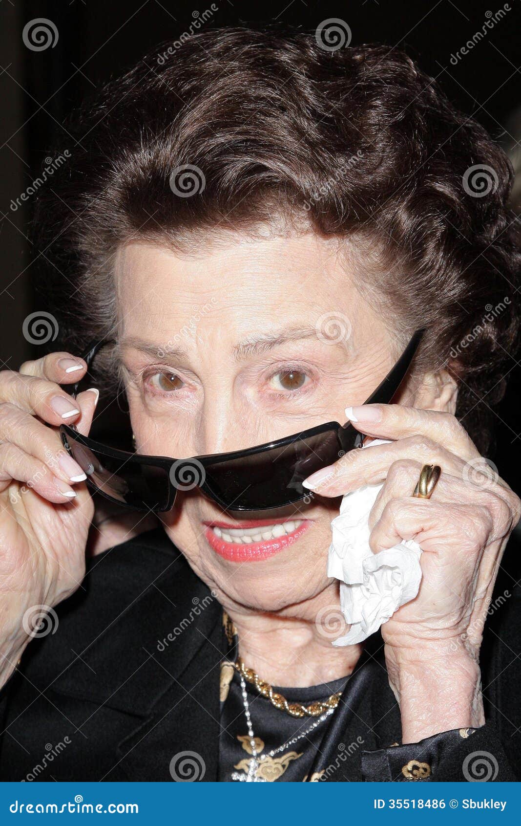 Nancy+Barbato+Sinatra+Death http://www.dreamstime.com/royalty-free-stock-image-nancy-barbato-unveiling-ceremony-new-united-states-postal-service-stamp-honoring-frank-sinatra-beverly-hilton-hotel-image35518486