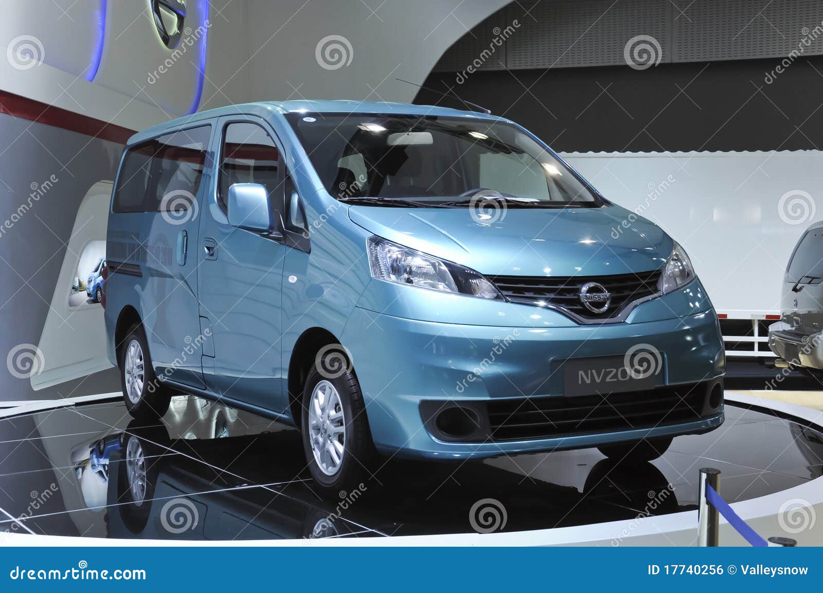 Where is the nissan nv200 built