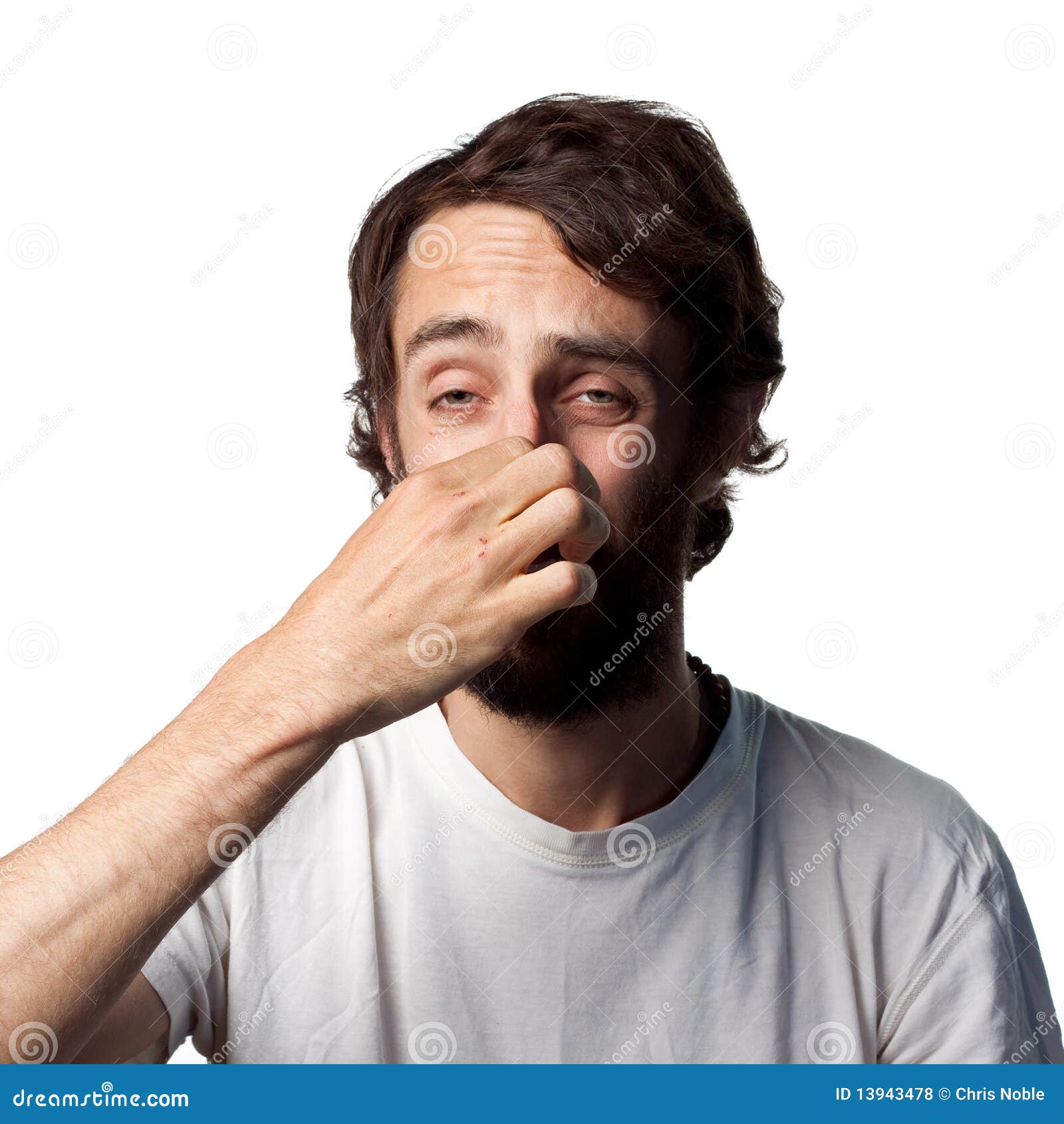 鼻子堵塞,闻气味不到,后期鼻子流鼻涕带血丝,是鼻咽癌