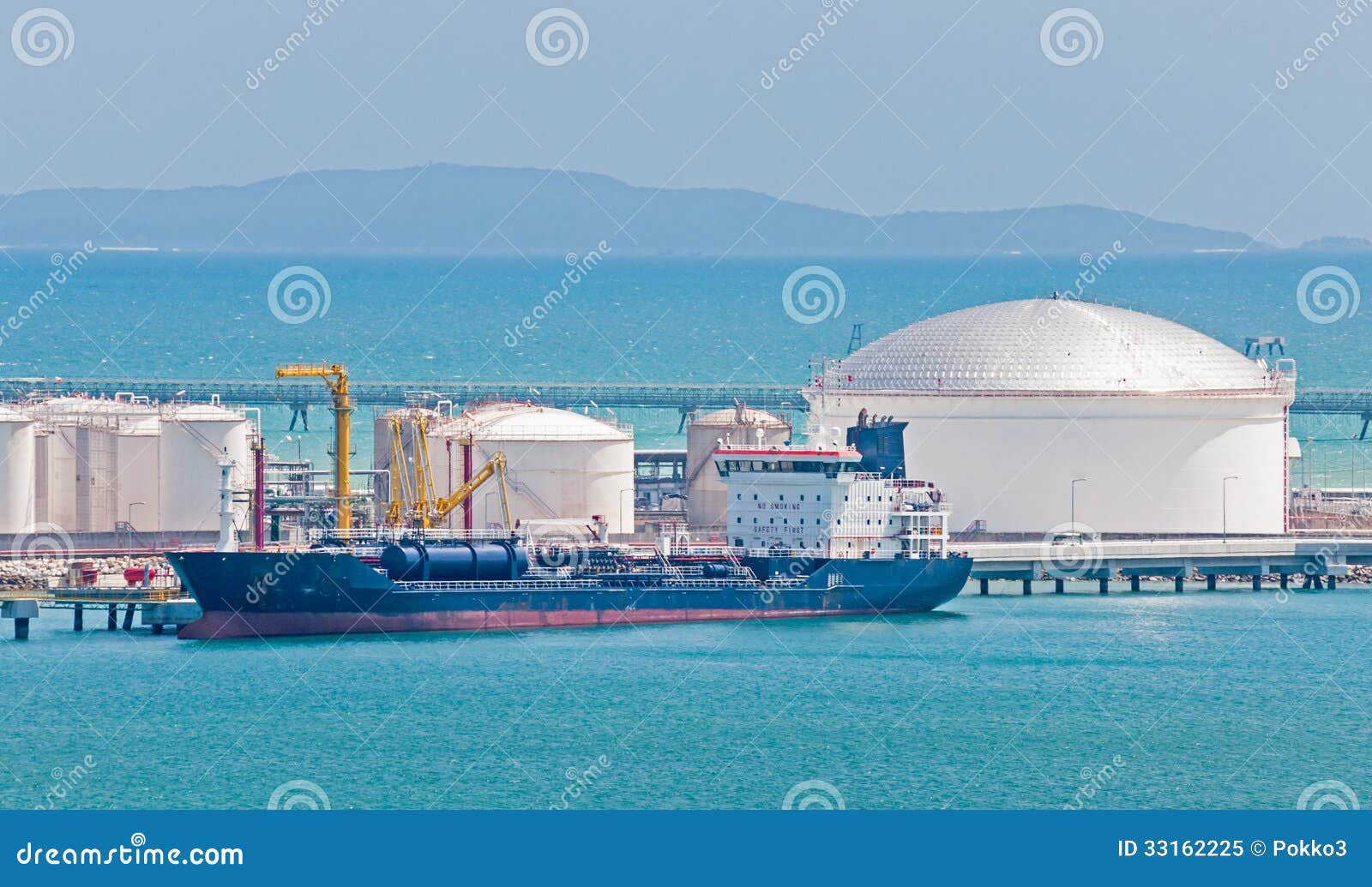 architecture of the oil tanker National technical university of athens-school of naval architecture and marine first crude oil carrier: glucklauf (1910), 3000 tonnes of kerozene in 16 tanks. architecture of the oil tanker National technical university of athens-school of naval architecture and marine first crude oil carrier: glucklauf (1910), 3000 tonnes of kerozene in 16 tanks.