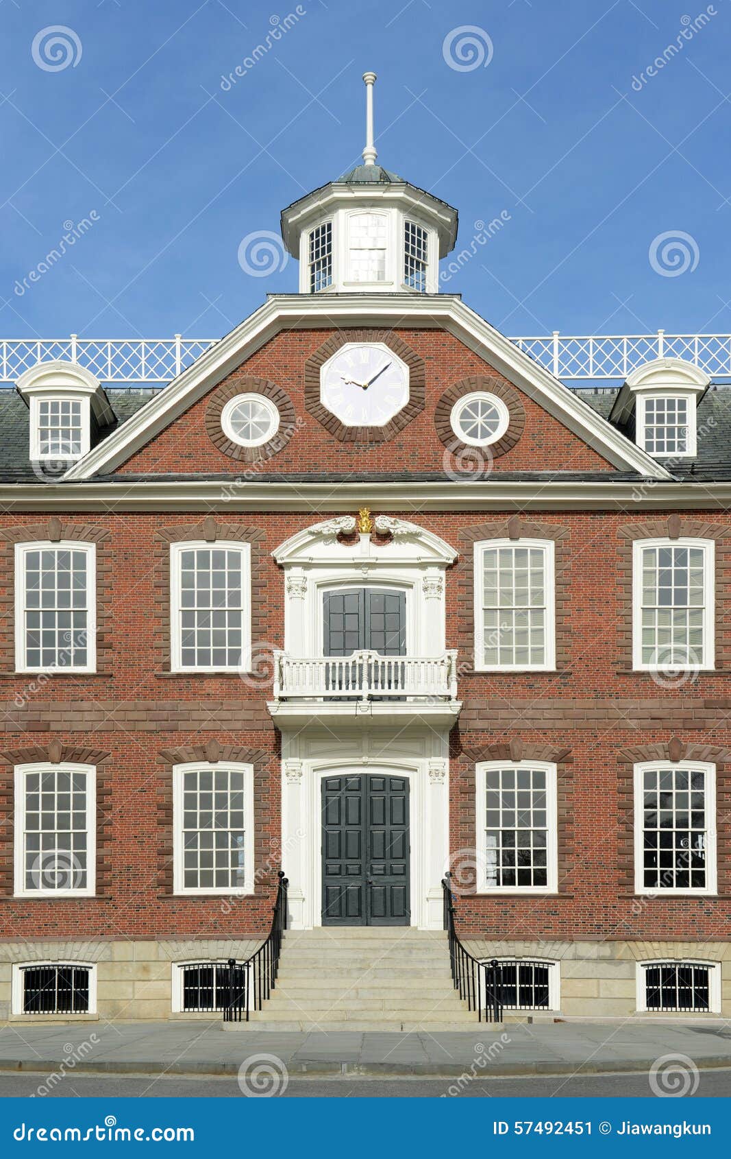 OldNewEnglandGeorgianColonialStyleHouseStockImage OldNewEnglandGeorgianColonialStyleHouseStockImage