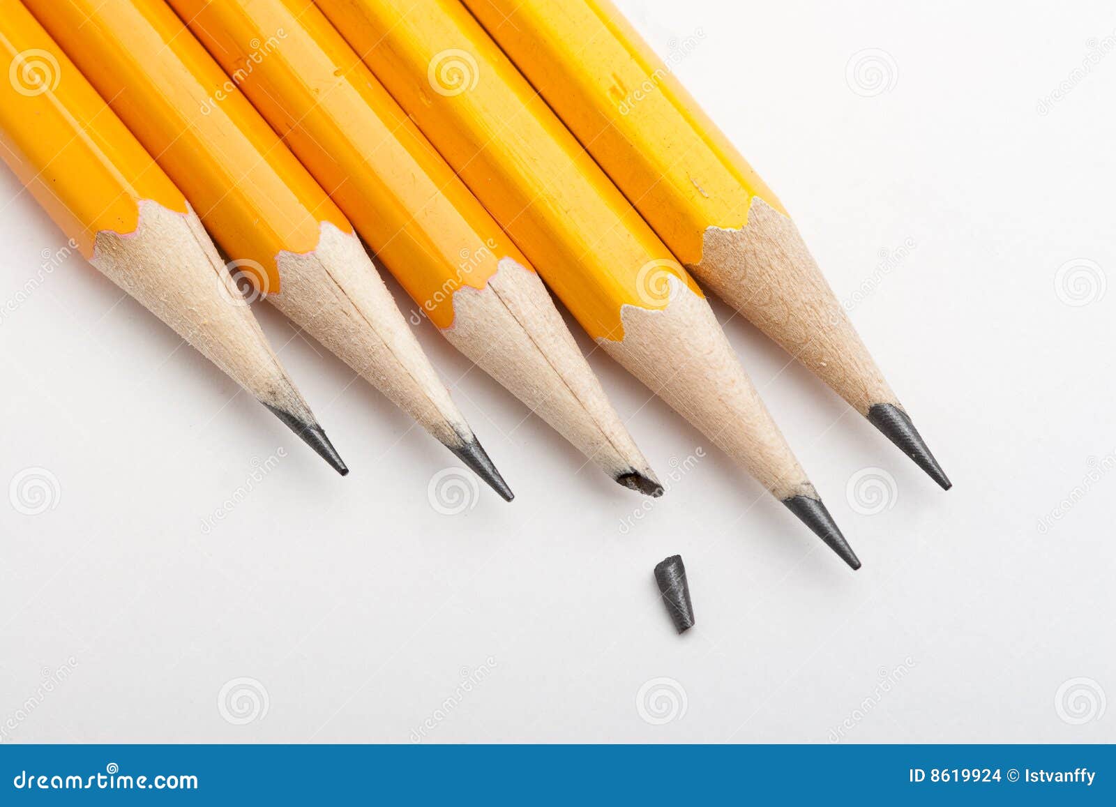 one-broken-point-sharp-pencils-8619924.jpg