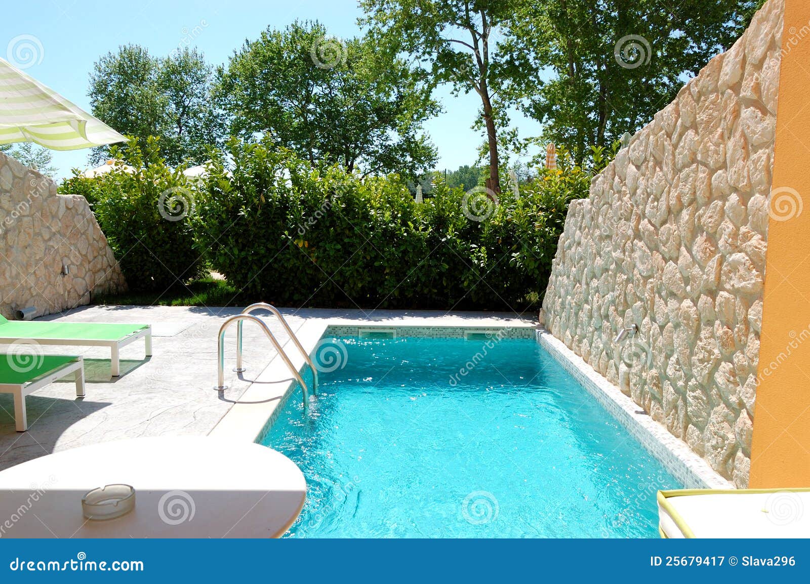 Outdoor Swimming Pool At Luxury Villa Royalty Free Stock Photography 