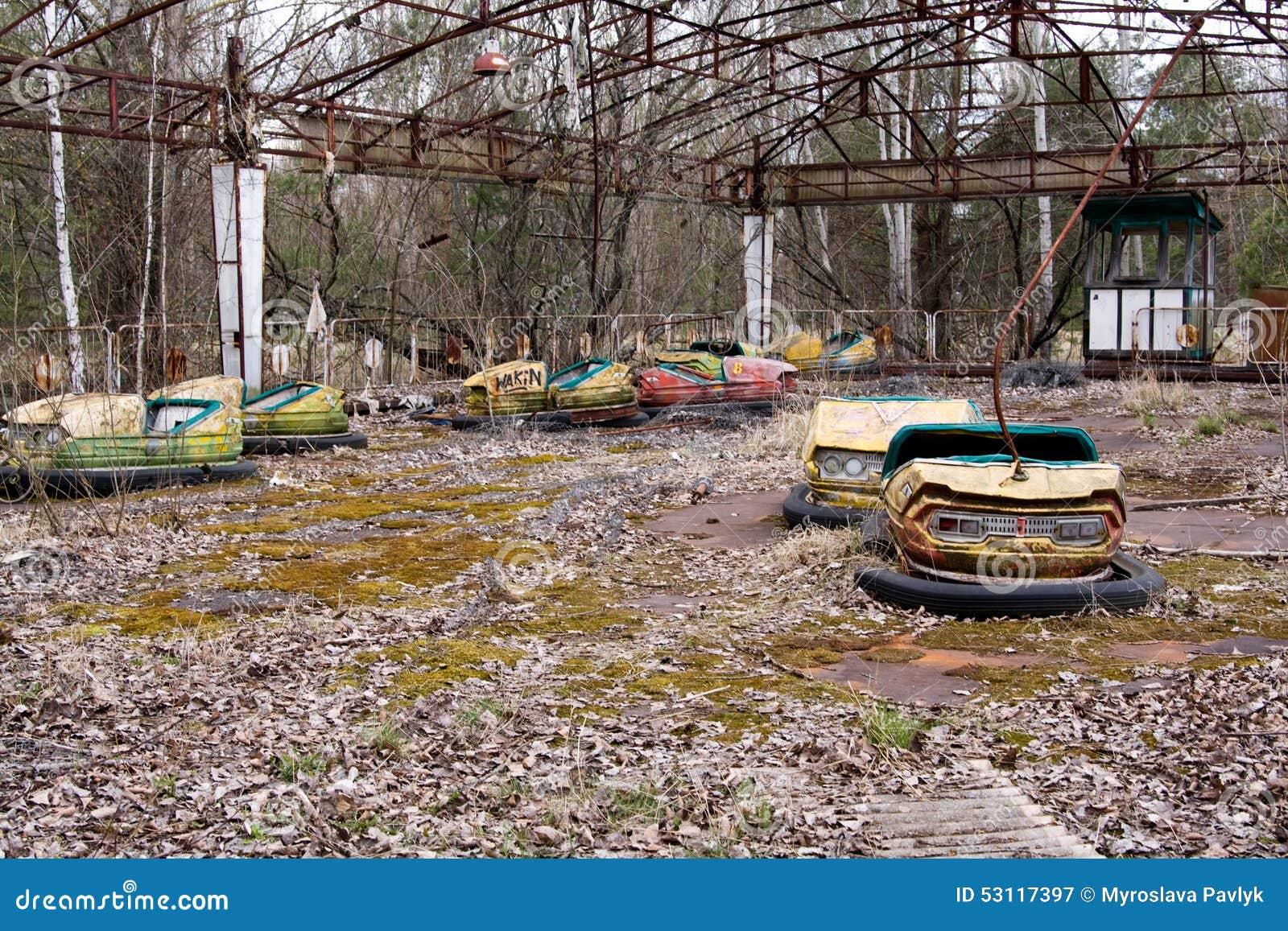 Donna laureata? Niente figli Parco-di-divertimenti-abbandonato-nella-città-fantasma-di-pripyat-cernobyl-53117397