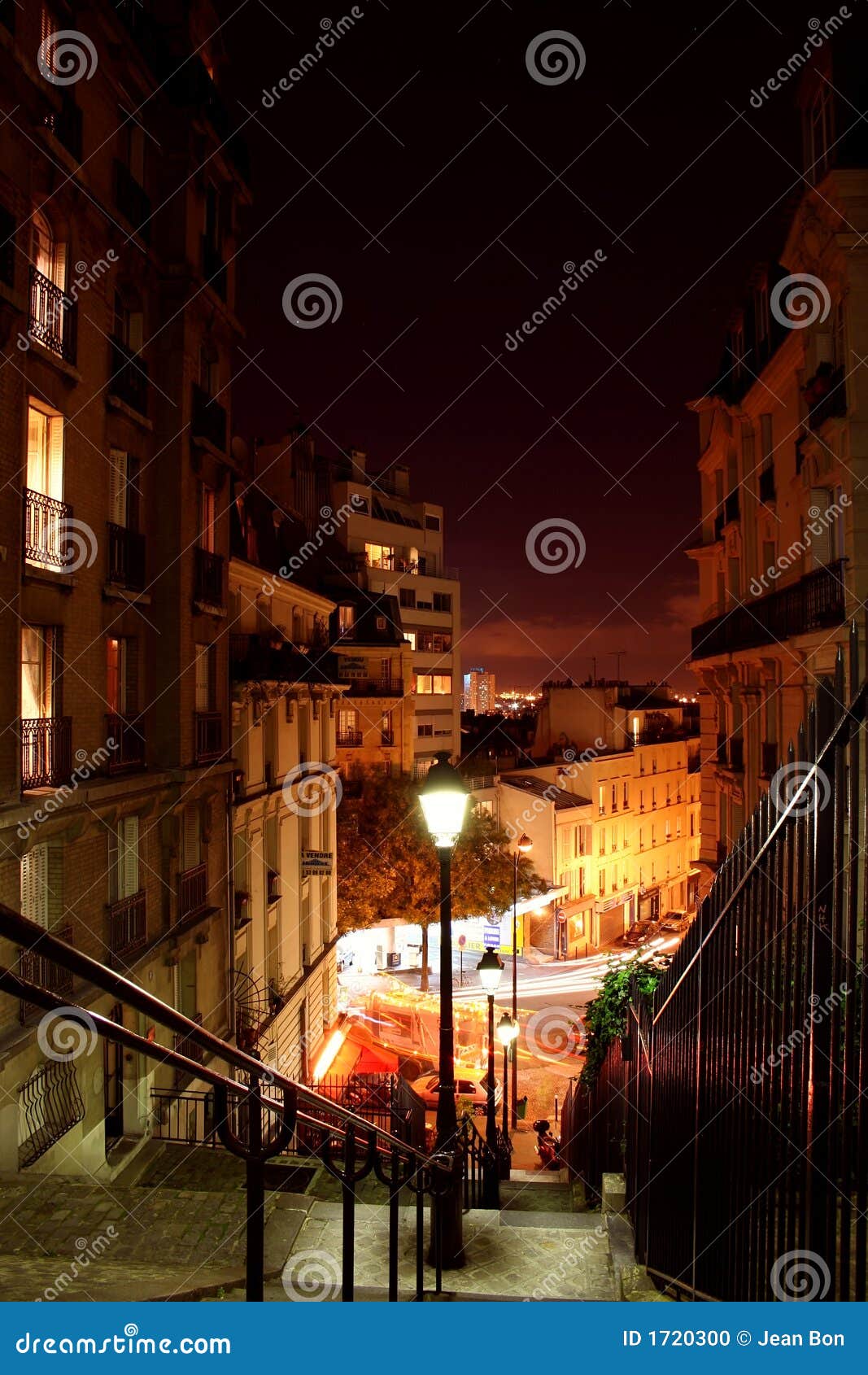 Paris-Straßen Bis Zum Nacht - Montmartre Stockfoto - Bild: 1720300