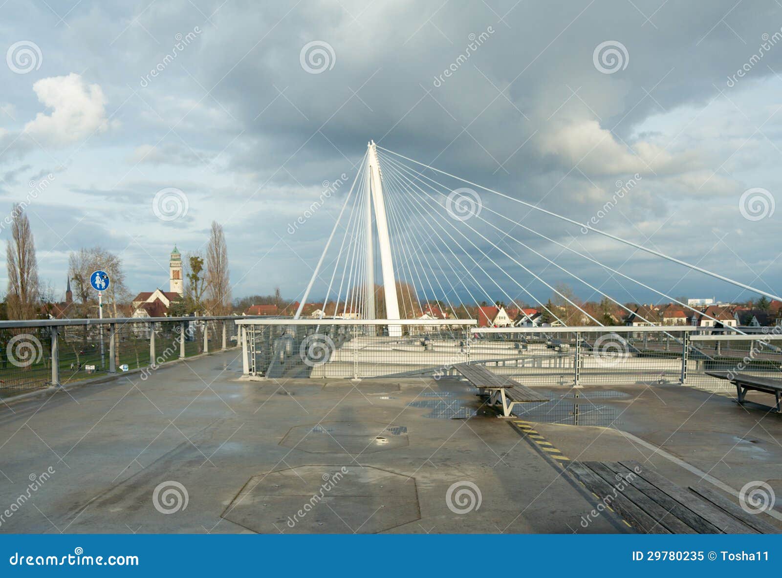 ... entsteht die neue Straßenbahnbrücke. Visualisierung: Stadt Kehl