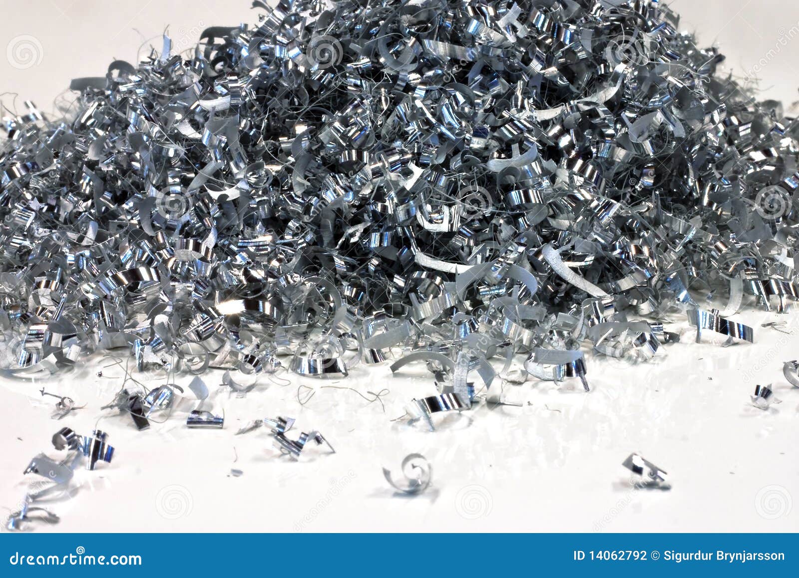 pile-aluminium-shavings-14062792.jpg