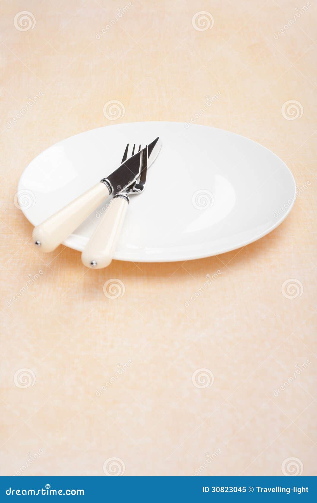 Plastic place settings Casual Dinnerware. Casual dinnerware offers a more colorful, sometimes playful palette compared to formal china while maintaining the durability & quality that fine china has to offer. These bolder, more relaxed patterns provide the ideal collection for everyday .