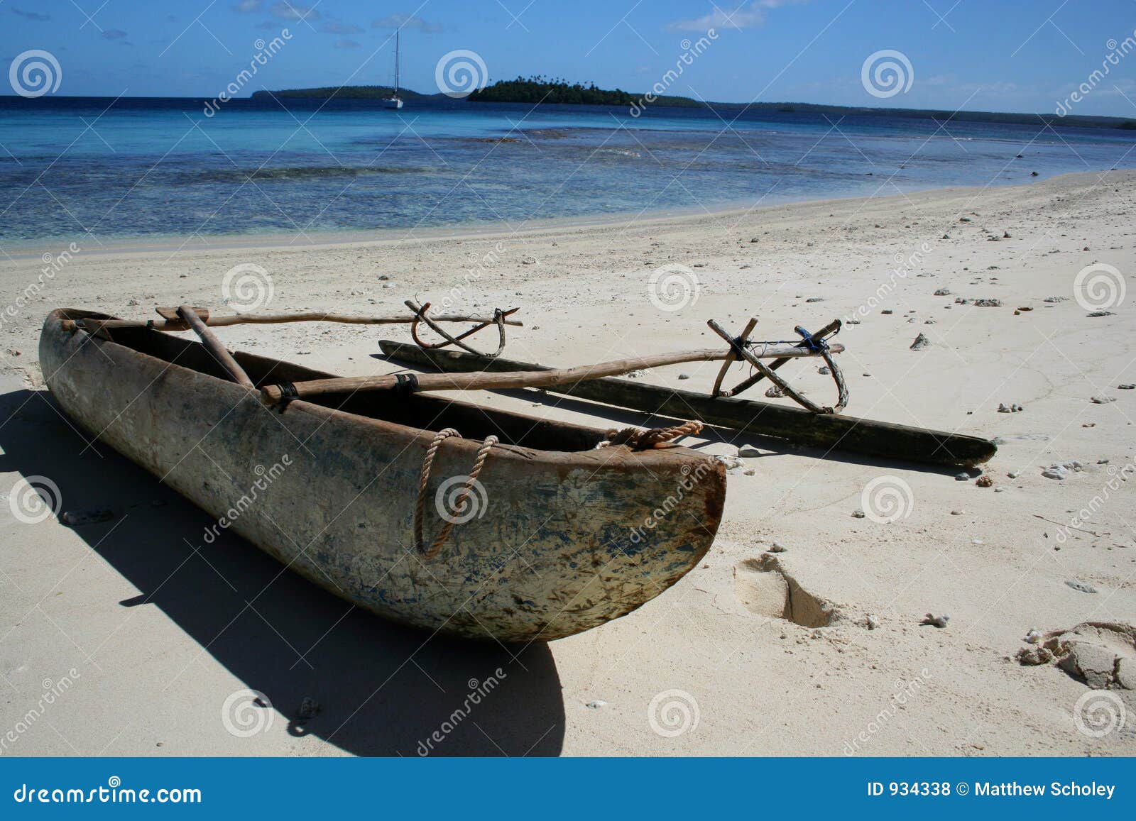 Polynesian Canoe On Beach Royalty Free Stock Photos 