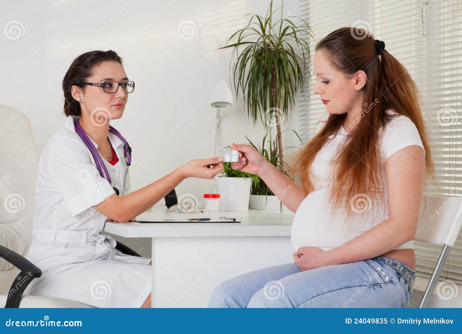 Pregnant Women Doctor 66