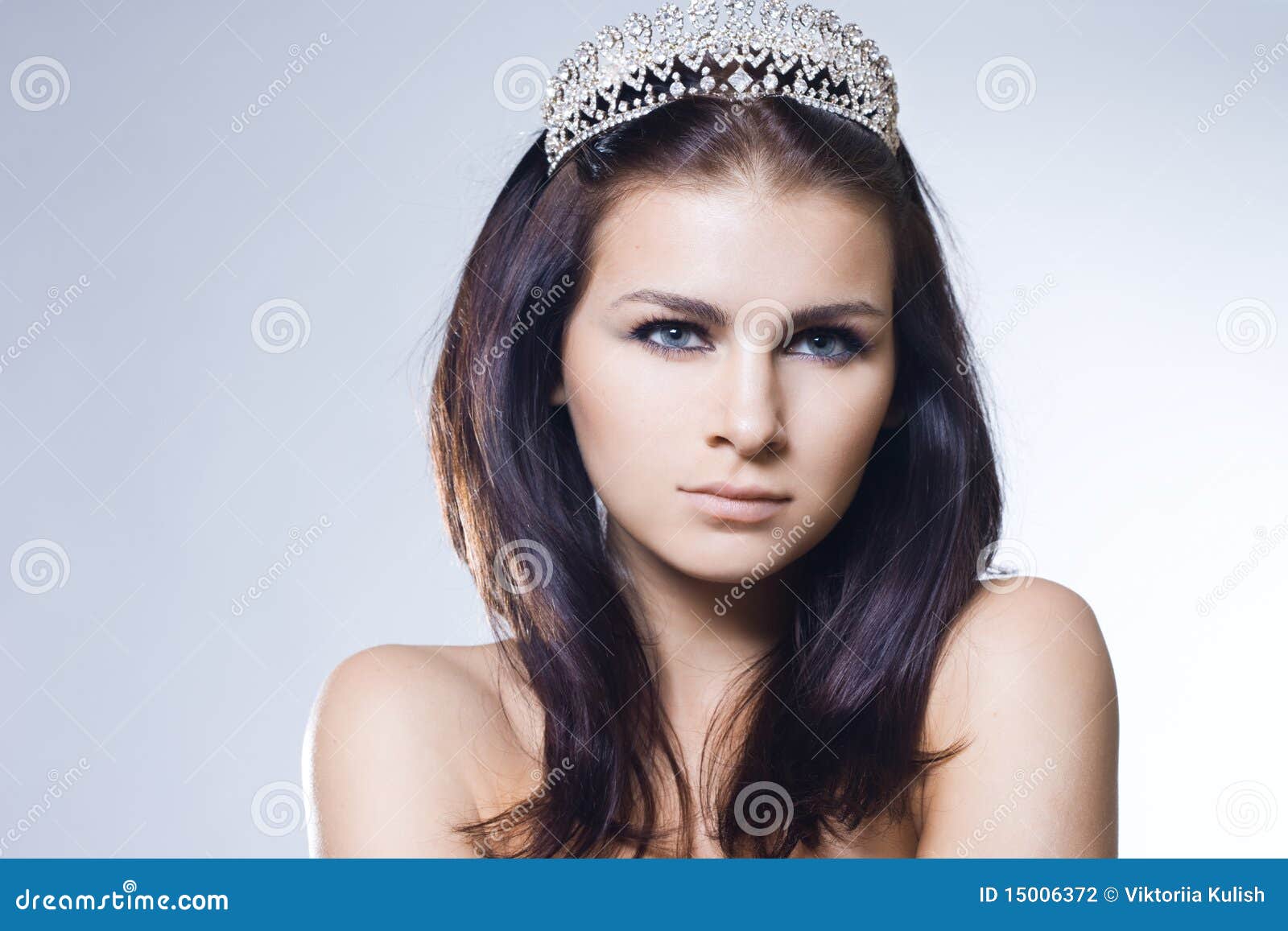 Princess with diamond crown - princess-diamond-crown-15006372