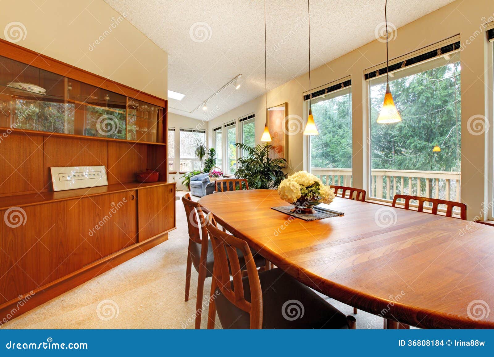 Sala De Jantar Simples ~ Sala de jantar bonito com grupo da tabela e combinação marrons de Sala De Jantar Simples ~ Sala de jantar bonito com grupo da tabela e combinação marrons de