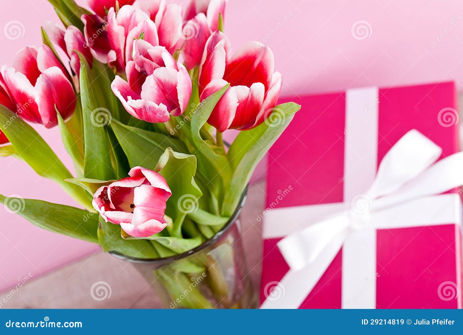 r%C3%B3%C5%BCowi-i-biali-tulipany-przeds