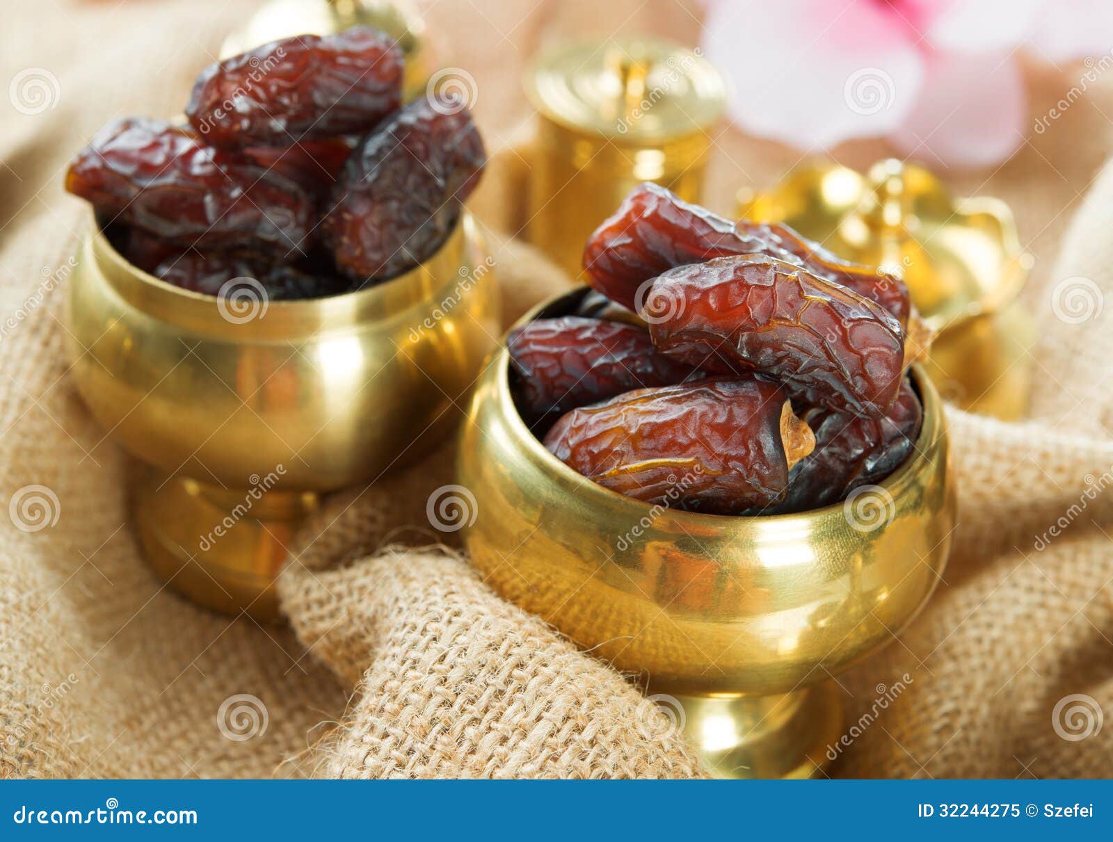 which  golden food date fasting palm kurma Dried fruits  in ramadan or eaten palm kurma,