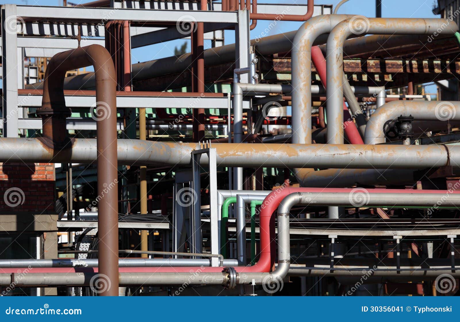 refinery-pipes-petrochemical-industry-30356041.jpg