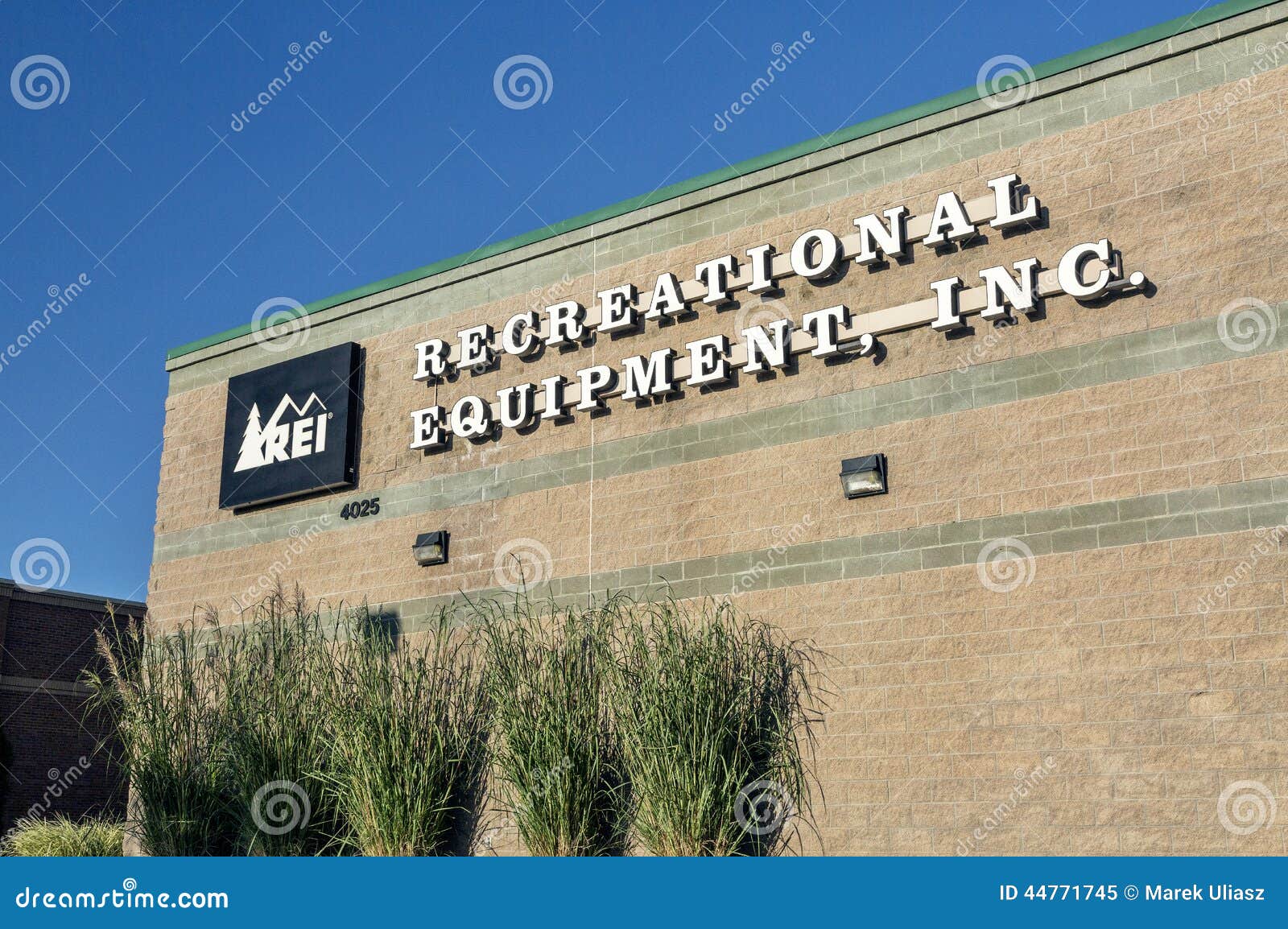 REI - Recreational Equipment Inc Editorial Image - Image: 44771745