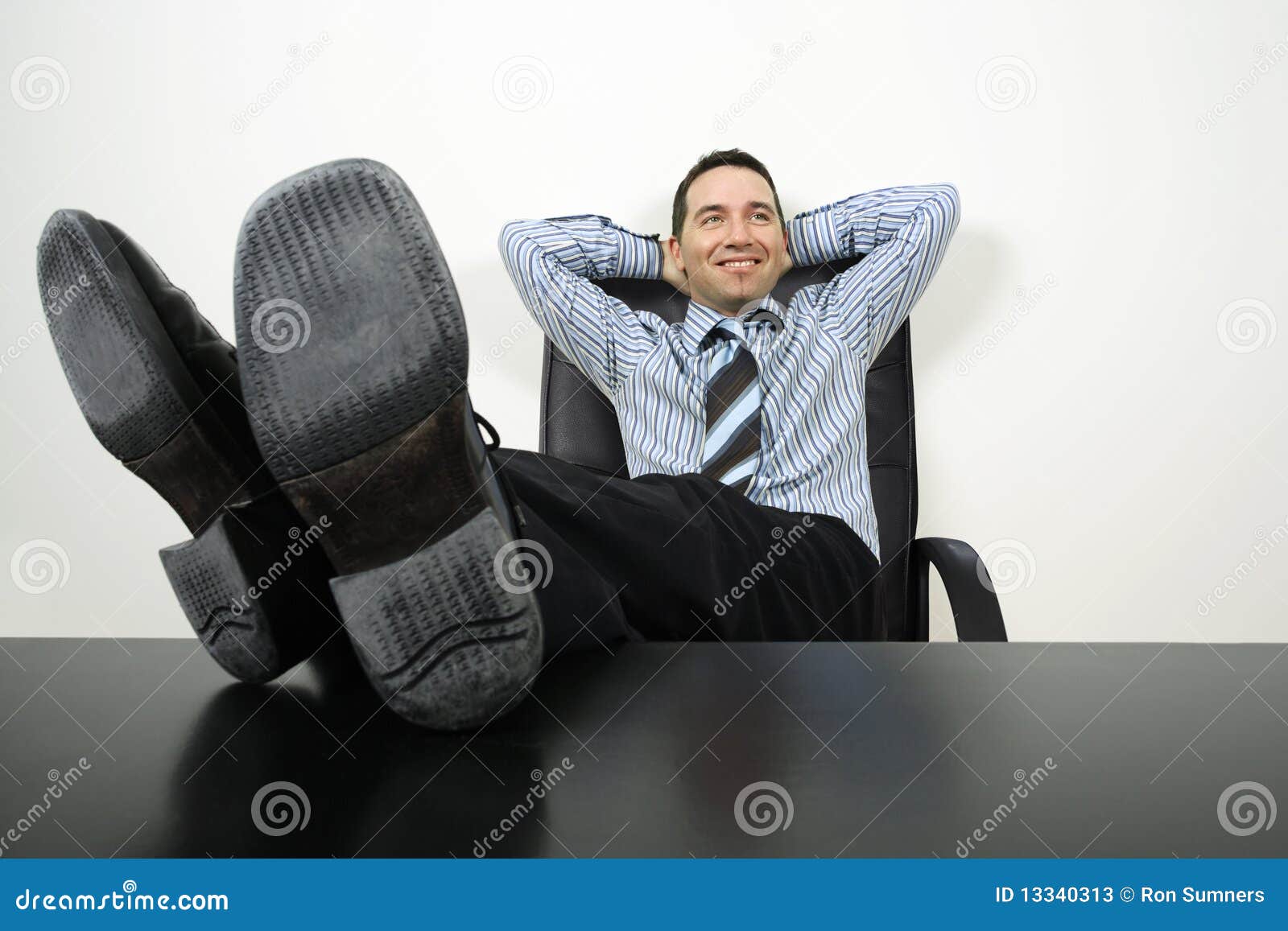 relaxing-businessman-13340313.jpg