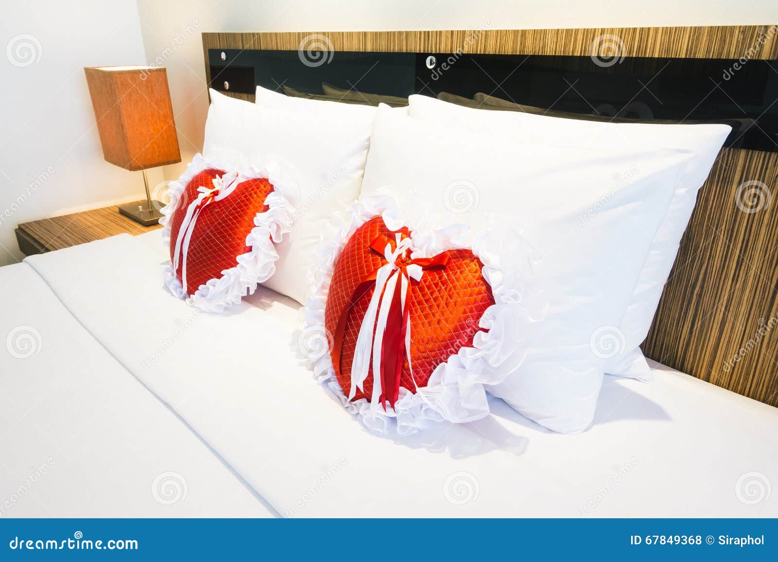 Romantische slaapkamer stock foto afbeelding: 67849368
