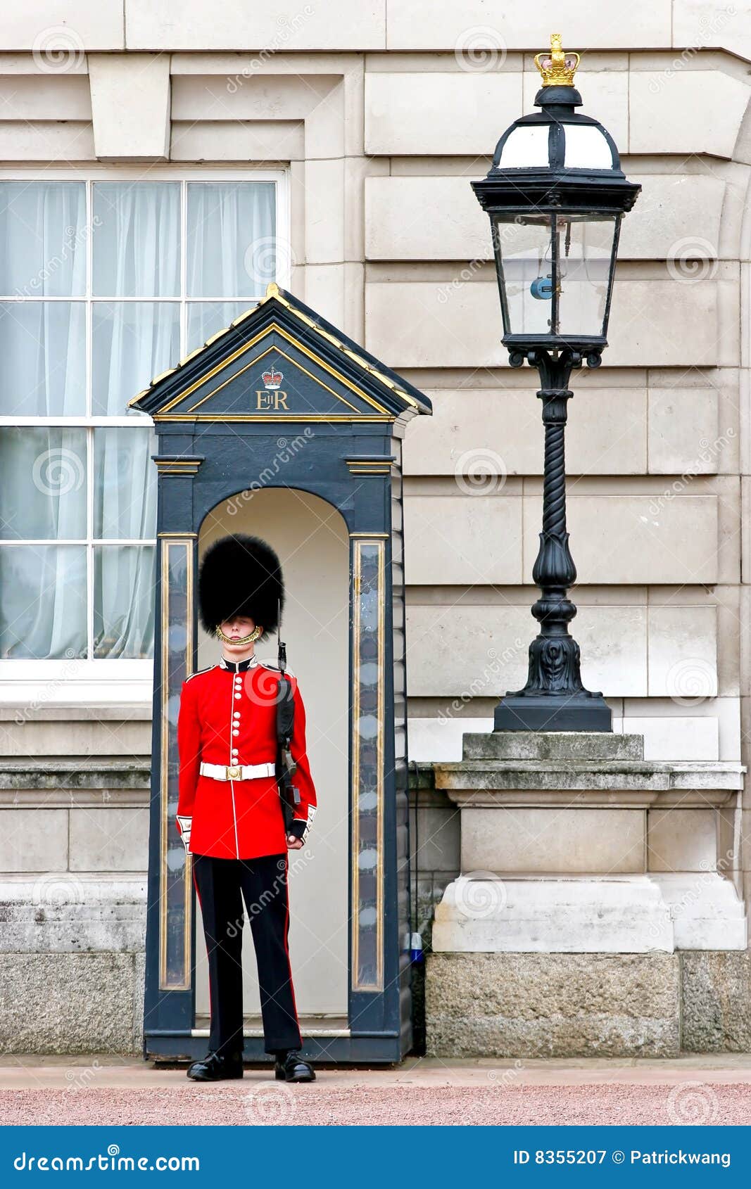 Royal Guard At Buckingham Palace Editorial Photography - Image: 8355207