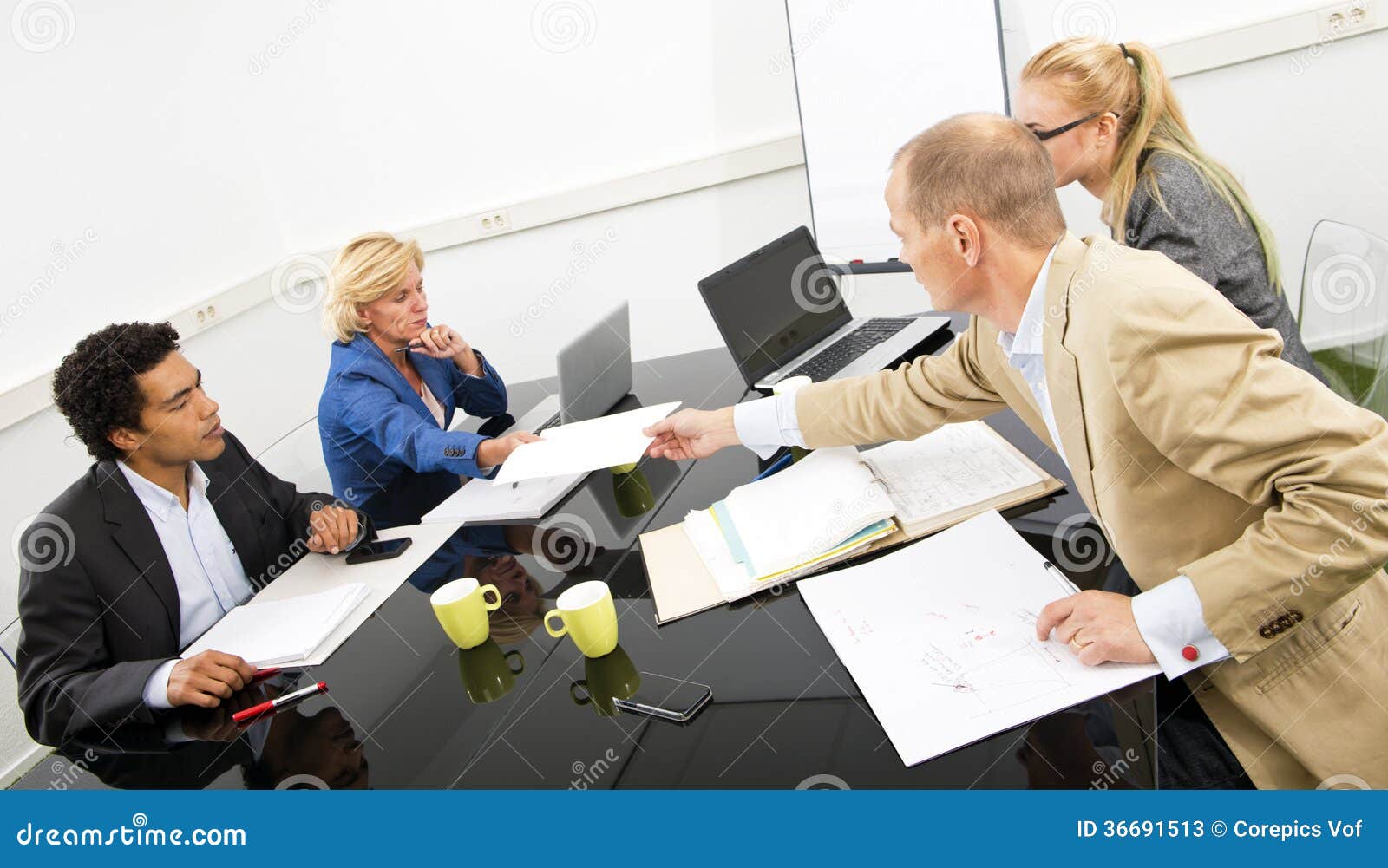 Réunion D'équipe Responsable Du Projet Photos stock - Image: 36691513