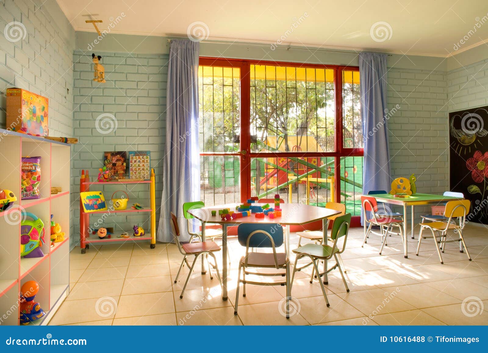 imagens jardim infancia:Fotos de Stock Royalty Free: Sala de aula vazia do jardim de infância imagens jardim infancia:Fotos de Stock Royalty Free: Sala de aula vazia do jardim de infância
