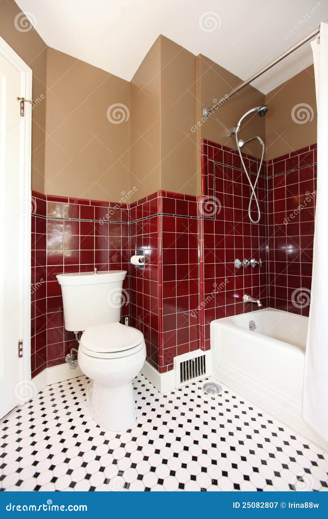 Salle de bain rouge et jaune avec plus de clarté photographies ...