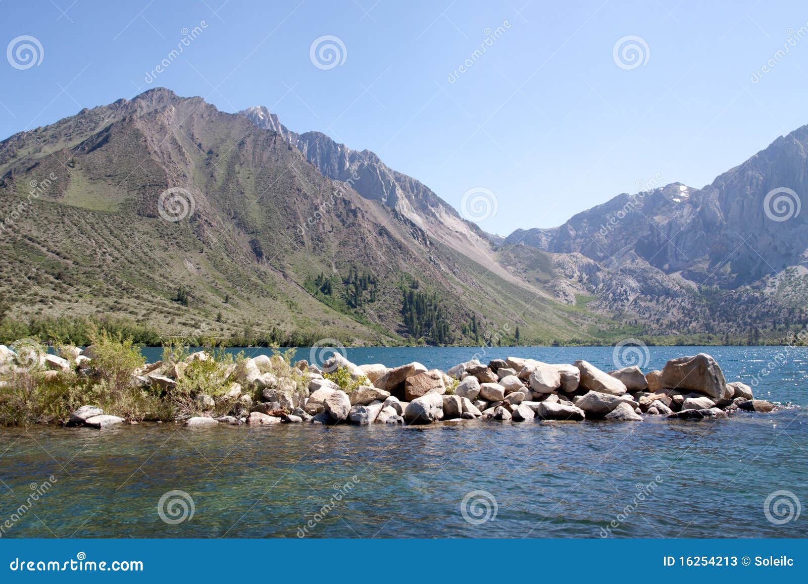 Scenic lake by Sierra Nevada mountain range.