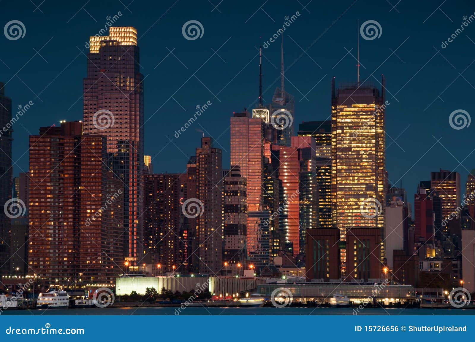 Royalty Free Stock Image: Scenic new york city skyline over hudson ...