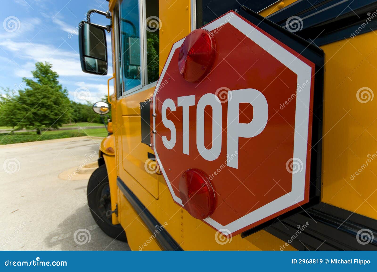 school-bus-stop-sign-2968819.jpg