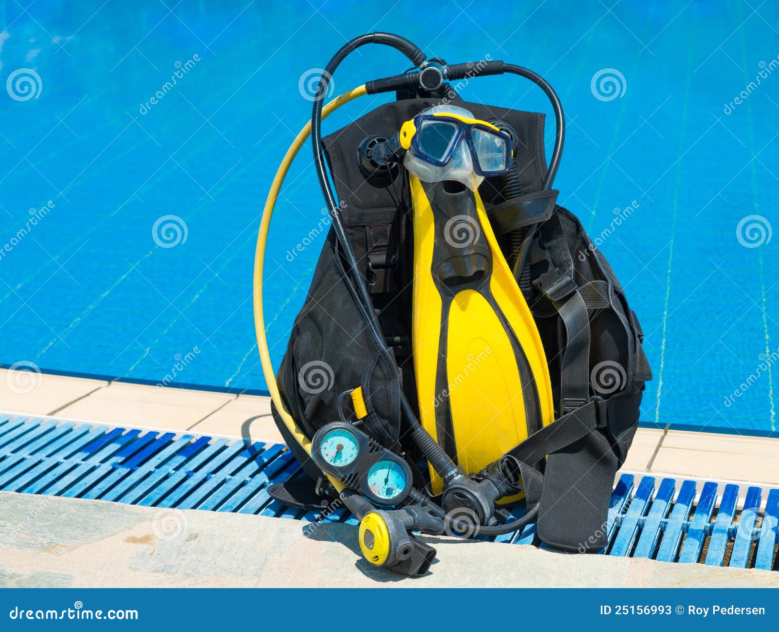  - scuba-gear-25156993